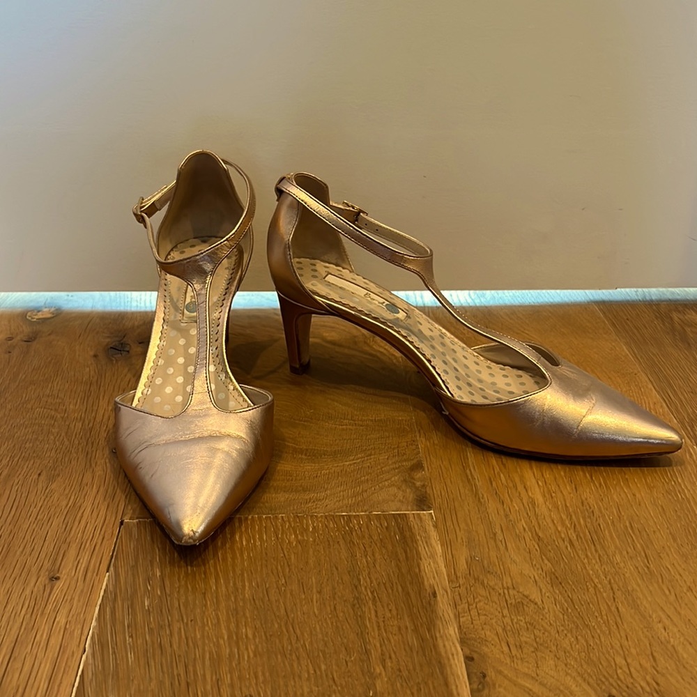 Boden T-strap heels mid height size 37 7 Rose Gold Leather